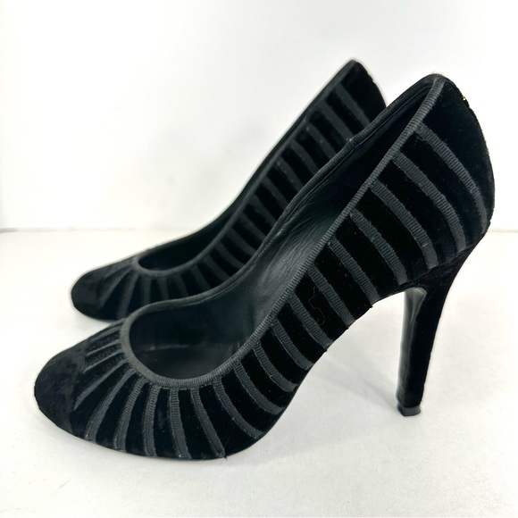 Chanel Velvet and Grosgrain Ribbon Cap Toe Closed Toe Stiletto Pumps size 39 - Picture 8 of 15